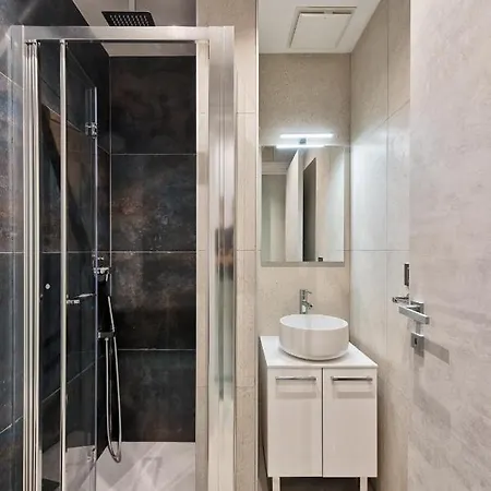La Casa Di Malu Apart : Artistic Flats Apartment